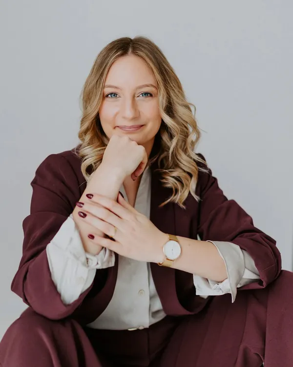 Sina Portrait